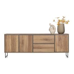 Henders & Hazel dressoir in houtkleur met metaalaccenten, gesloten en minimalistisch design.