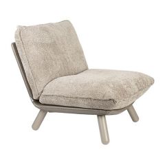 Zijaanzicht beige Lazy Sack fauteuil van Zuiver met zachte kussens en houten poten, bekleed met een comfortabele teddy stof.