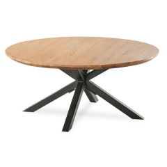 Salontafel Romaro rond van Pronto Wonen, gemaakt van teakhout met zwart metalen poten in een moderne stijl.