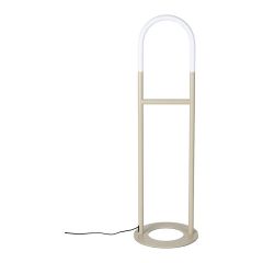 Een moderne vloerlamp met een U-vormig bovenstuk, minimalistisch ontwerp in beige kleur, met een ronde basis.