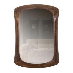 BePureHome spiegel met afgerond walnoothouten frame, reflecteert warm en stijlvol.